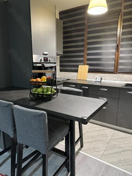Apartament cu 3 camere decomandat în Roșu