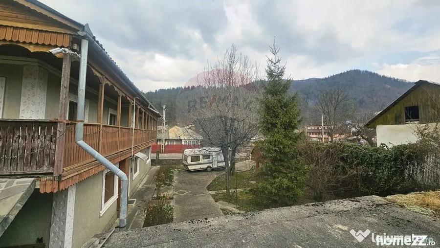 Casă cu 7 camere cu Teren 1134 Mp în Tarcău