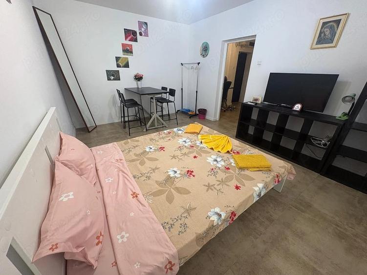 Apartament cu 3 camere semidecomandat în Gorjului