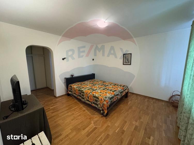 Casă cu 6 camere cu Teren 1263 Mp în Dărmănești