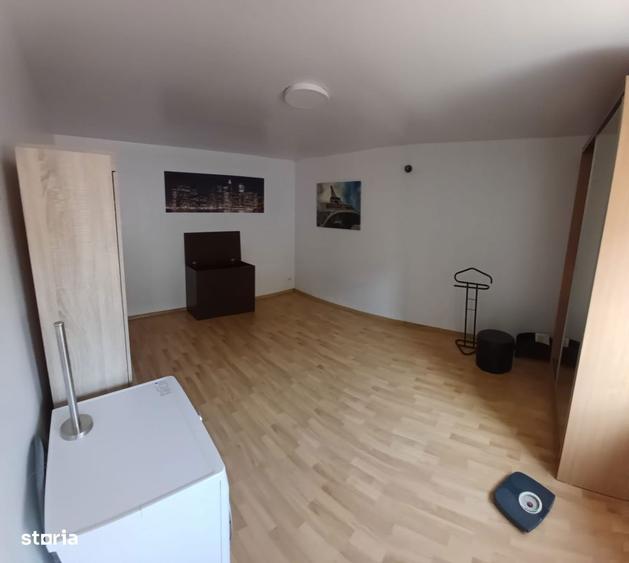 Casă cu 5 camere cu Teren 347 Mp în Central
