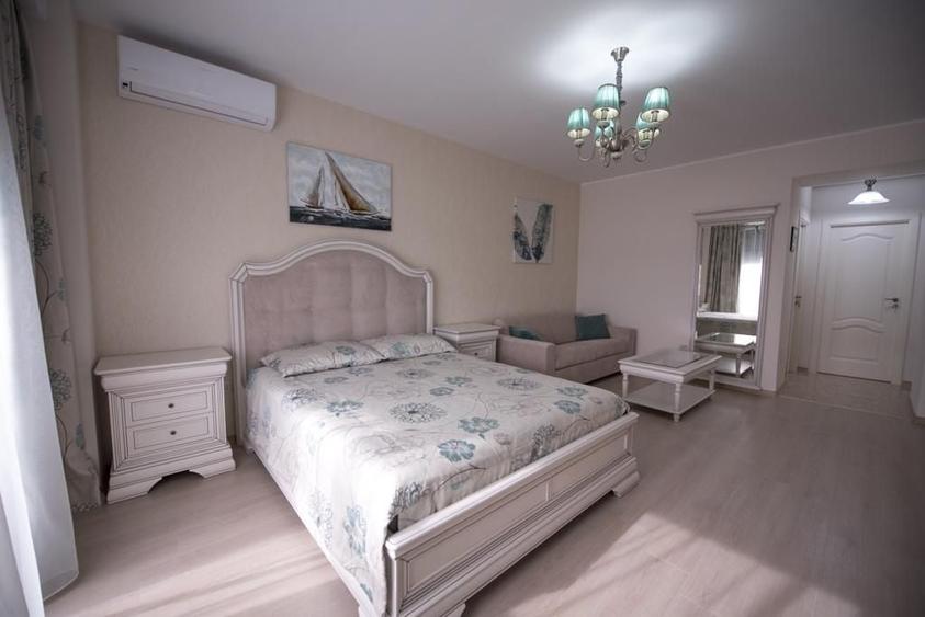Apartament cu 3 camere decomandat, mobilat în Central
