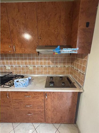 Apartament cu 3 camere semidecomandat, mobilat în Ștefan cel Mare