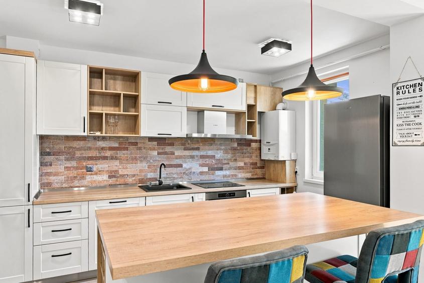 Apartament cu 3 camere decomandat, mobilat în Rediu