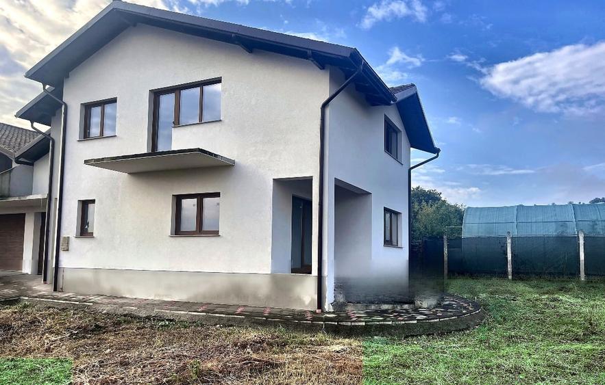 Duplex cu 4 camere cu Canalizare în Sântuhalm