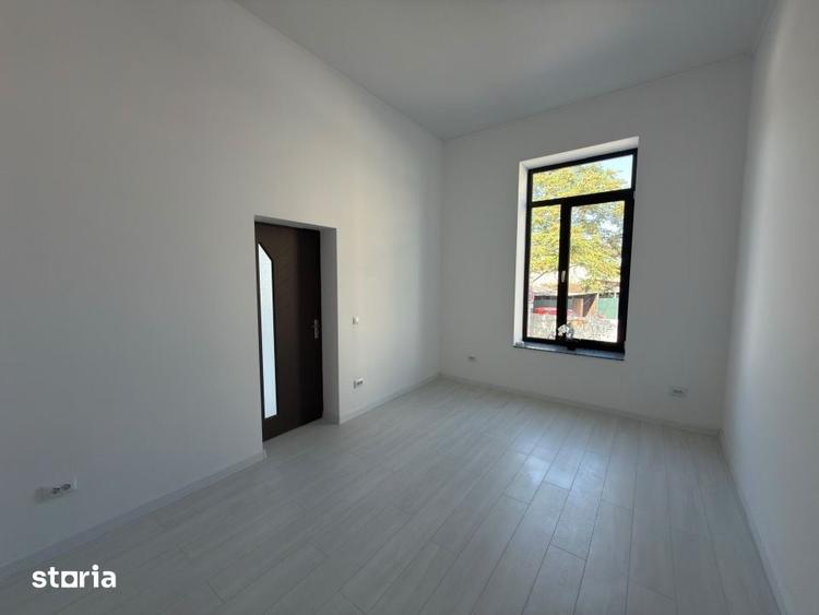 Casă cu 9 camere cu Teren 232 Mp în Ana Ipătescu