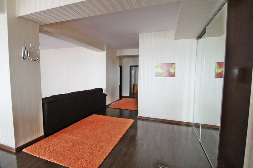 Apartament cu 3 camere decomandat, mobilat în P-ța Ovidiu