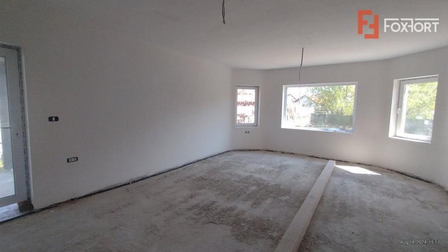 Casă cu 5 camere cu Teren 521 Mp în Utvin