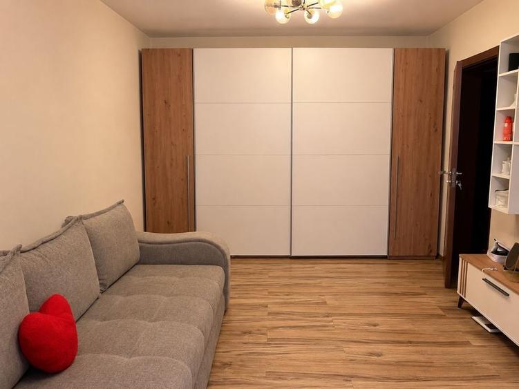 Apartament cu 3 camere decomandat în Dobroești