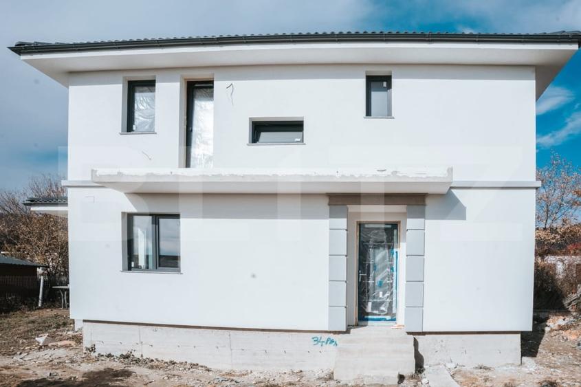 Casă individuală cu 4 camere cu Canalizare în Calea Moldovei