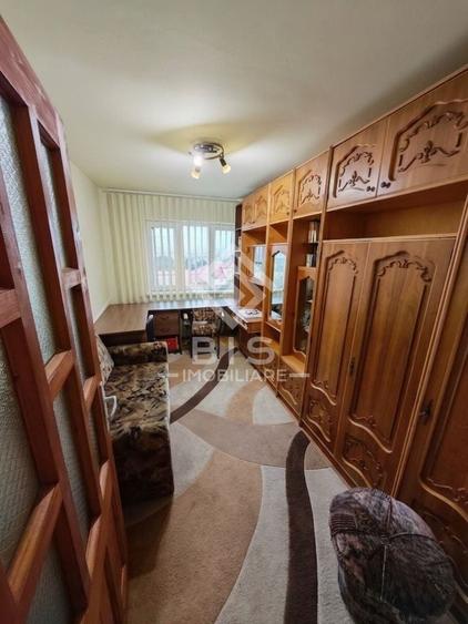 Apartament cu 4 camere semidecomandat în Central