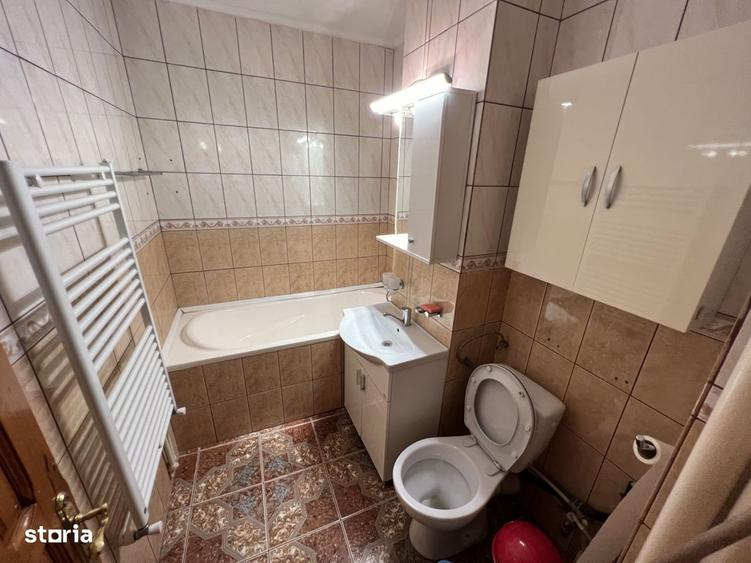 Apartament cu 3 camere decomandat, mobilat în Casa de Cultură
