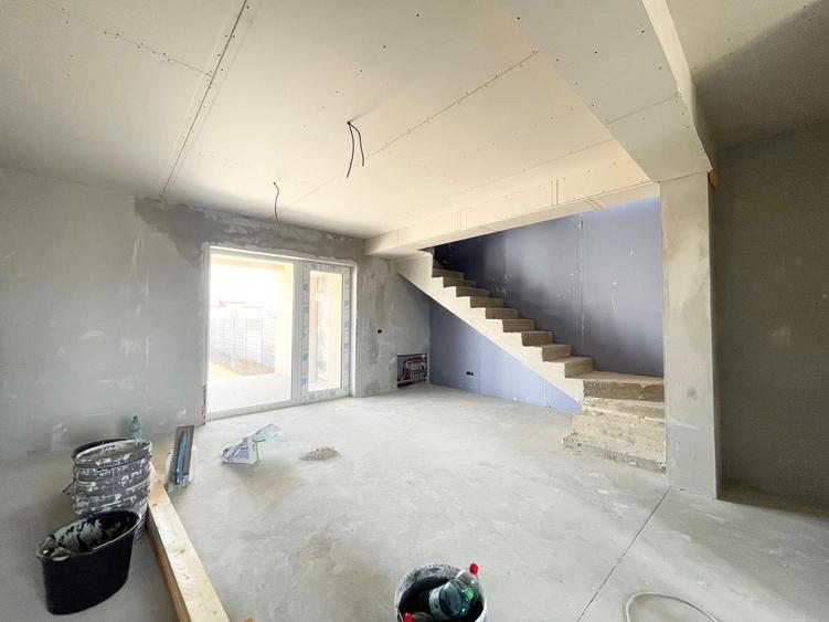 Duplex cu 4 camere cu Teren 300 Mp în Moșnița Nouă