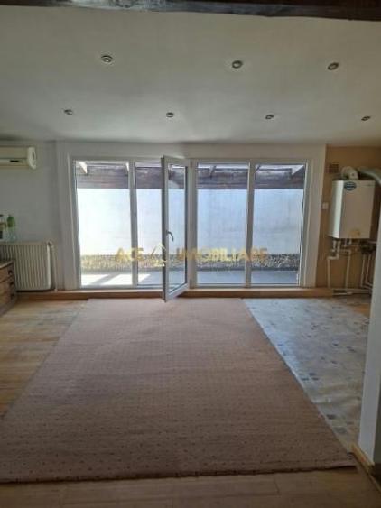 Apartament cu 3 camere semidecomandat, mobilat în Străulești
