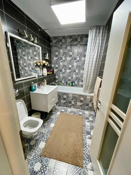 Apartament cu 3 camere semidecomandat, mobilat în Florești