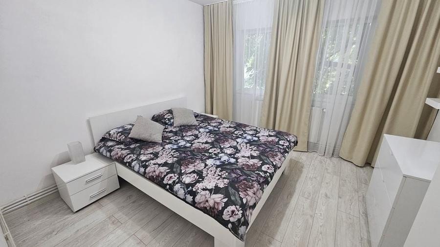 Apartament cu 3 camere decomandat în Craiovei