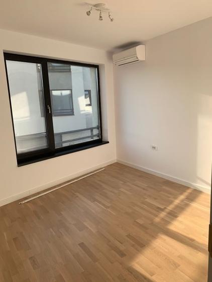 Casă cu 5 camere cu Garaj în Central