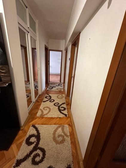 Apartament cu 3 camere decomandat în Exterior Vest