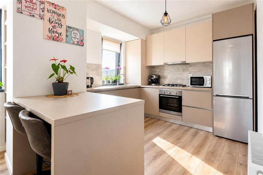 Apartament cu 2 camere decomandat, mobilat în Noua