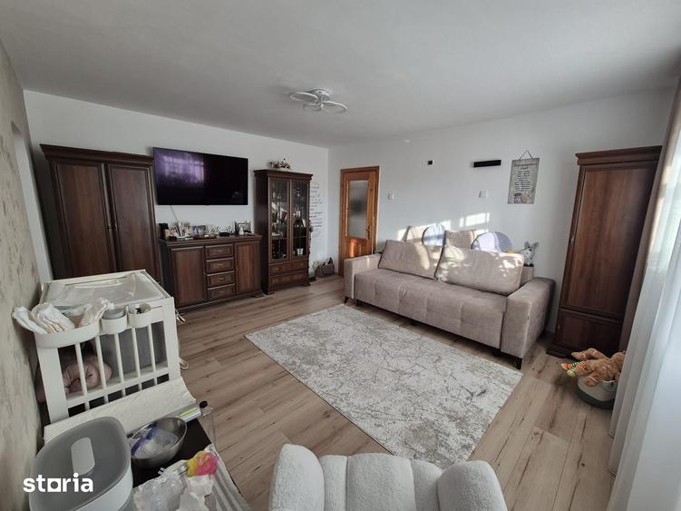 Apartament cu 3 camere semidecomandat în Brazda lui Novac