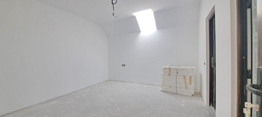 Casă individuală cu 9 camere cu Canalizare în Bartolomeu