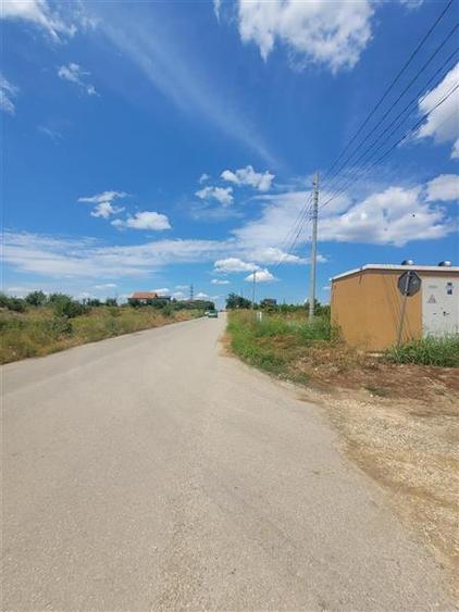 Teren agricol intravilan de 500 mp, în Lazu