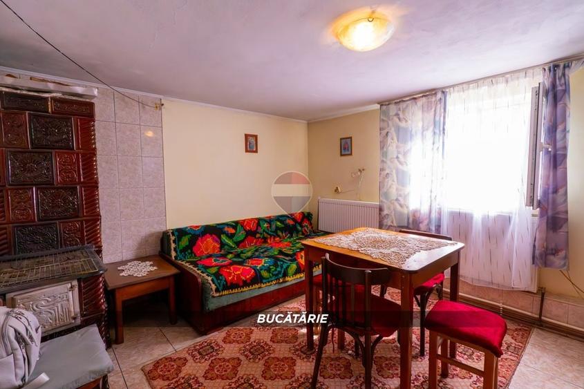 Casă individuală cu 5 camere cu Teren 6532 Mp în Cernești