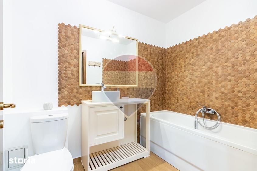 Apartament cu 3 camere semidecomandat în Central