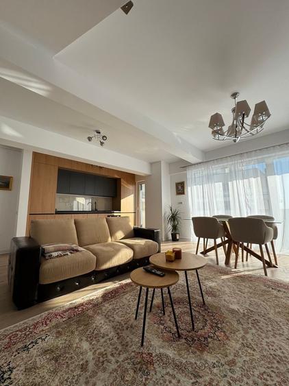 Apartament cu 3 camere decomandat, mobilat în Parcul Carol