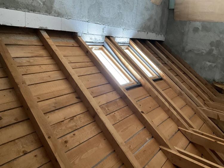 Casă cu Teren 1087 Mp în Poienari