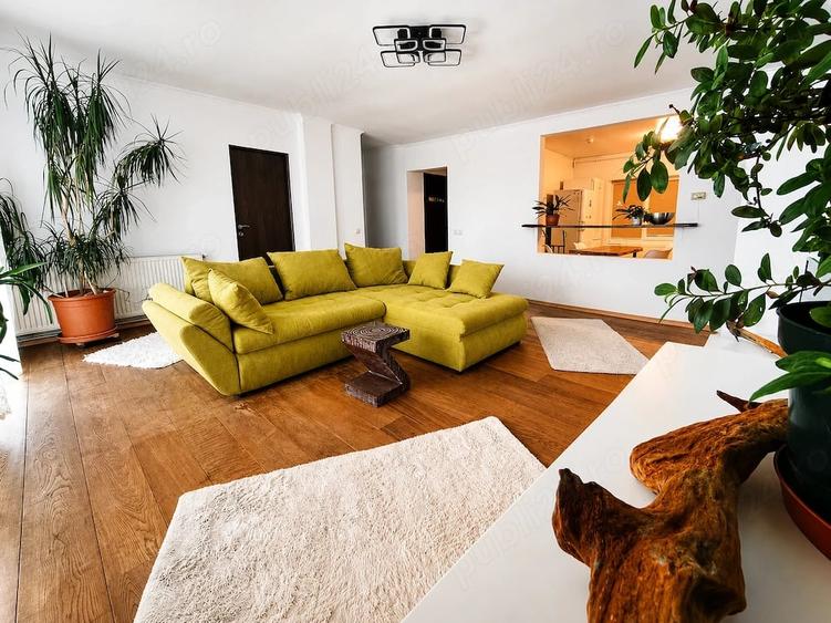 Apartament cu 4 camere decomandat în Est
