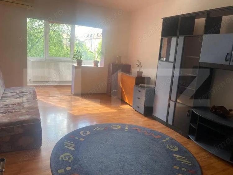 Apartament cu 4 camere decomandat în Soarelui