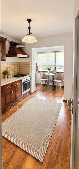 Apartament cu 3 camere decomandat, mobilat în Ampoi 3