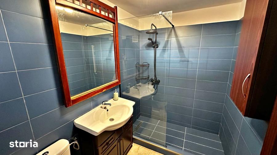 Apartament cu 3 camere decomandat în Far