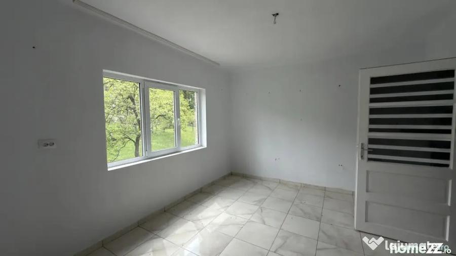 Casă cu 3 camere cu Teren 2200 Mp în Central
