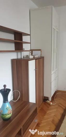 Apartament cu 3 camere semidecomandat în Lujerului