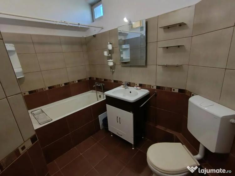 Apartament cu 3 camere decomandat în Săsar