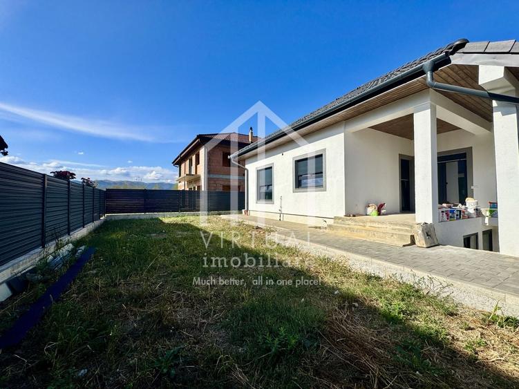 Casă individuală cu 4 camere cu Canalizare în Cristian