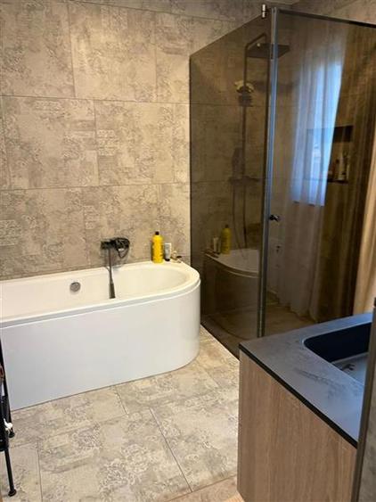 Duplex cu 4 camere cu Canalizare în Iris