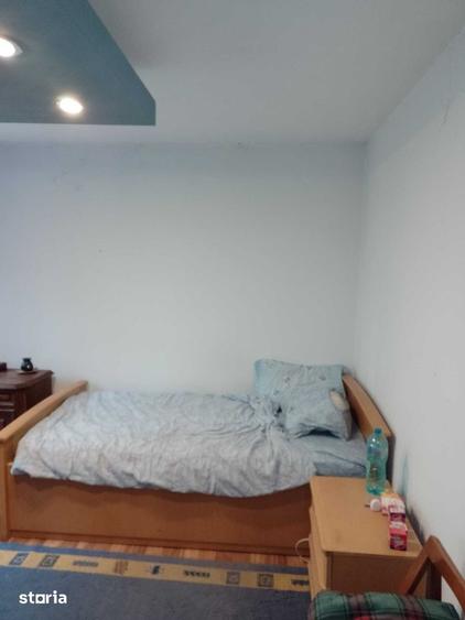 Apartament cu 4 camere decomandat în Rovinari