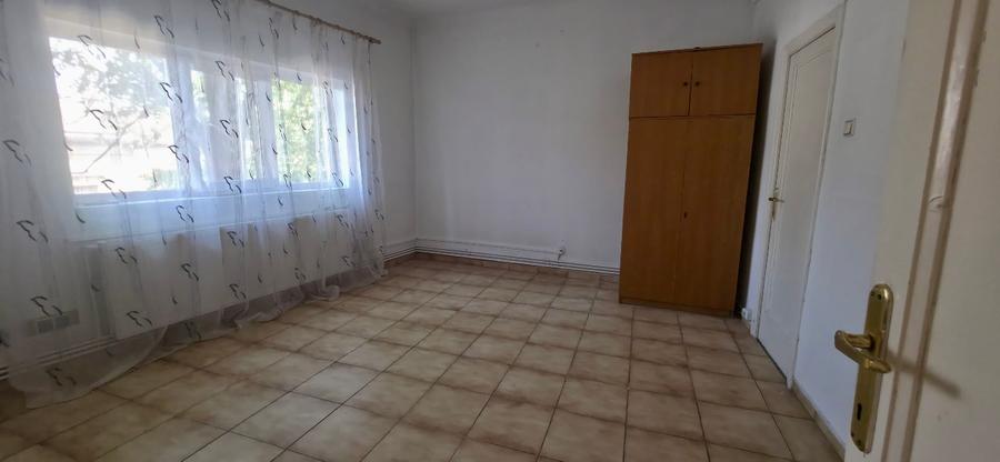 Apartament cu 3 camere nedecomandat în Calea Călărașilor
