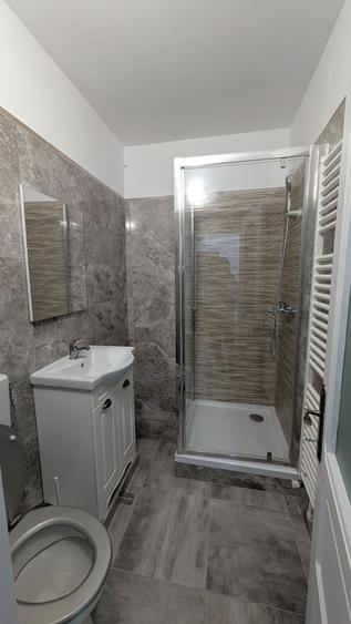 Apartament cu 2 camere decomandat în Manolești
