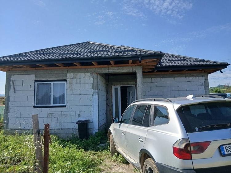 Casă cu 4 camere în Ciurea