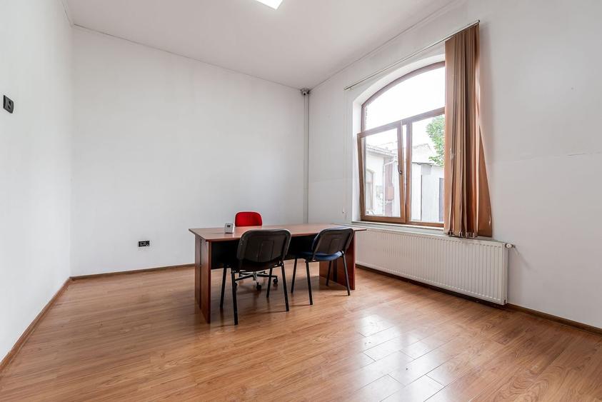 Apartament cu 2 camere semidecomandat, mobilat în Central