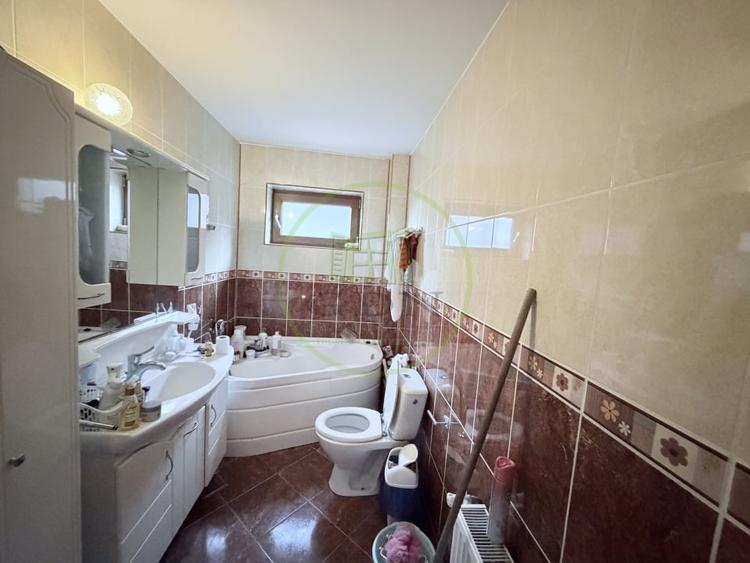 Casă individuală cu 5 camere cu Canalizare în Brestei