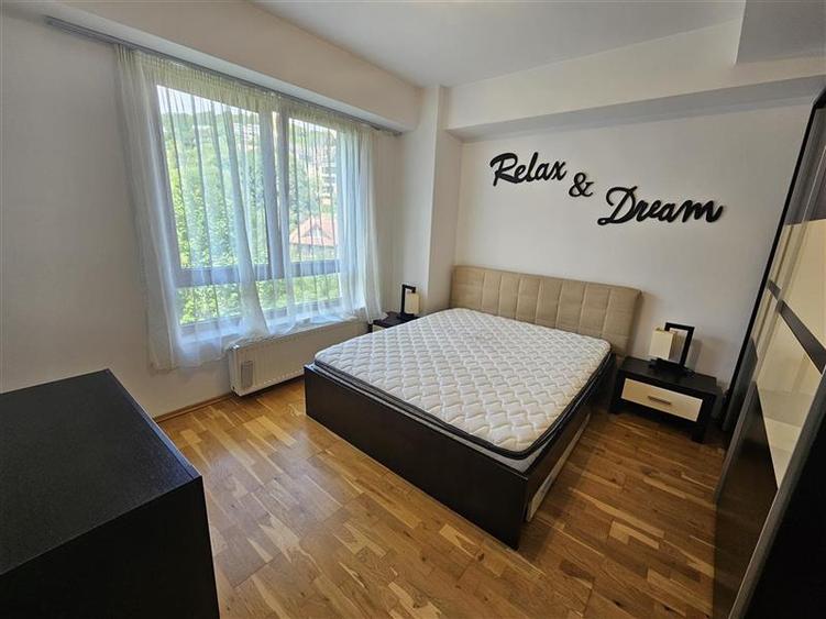 Apartament cu 2 camere semidecomandat, mobilat în Schei