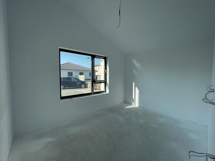 Duplex cu 6 camere cu Canalizare în Ghiroda