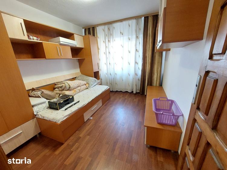 Apartament cu 4 camere decomandat în Micro 8
