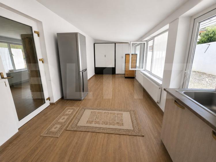 Casă cu 4 camere cu Teren 1458 Mp în Central