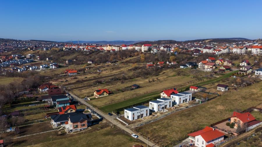 Duplex cu 4 camere decomandat cu Teren 235 Mp în Central